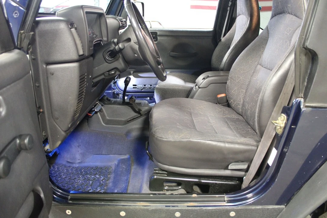2002 Jeep Wrangler - Image 28 of 31