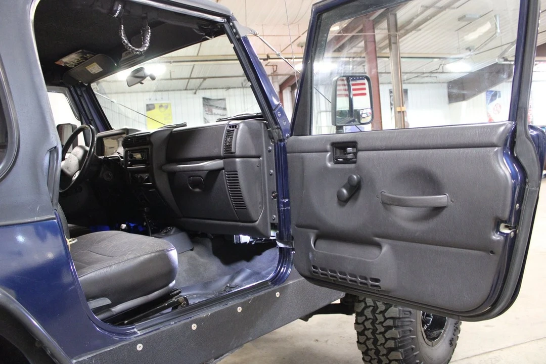 2002 Jeep Wrangler - Image 21 of 31