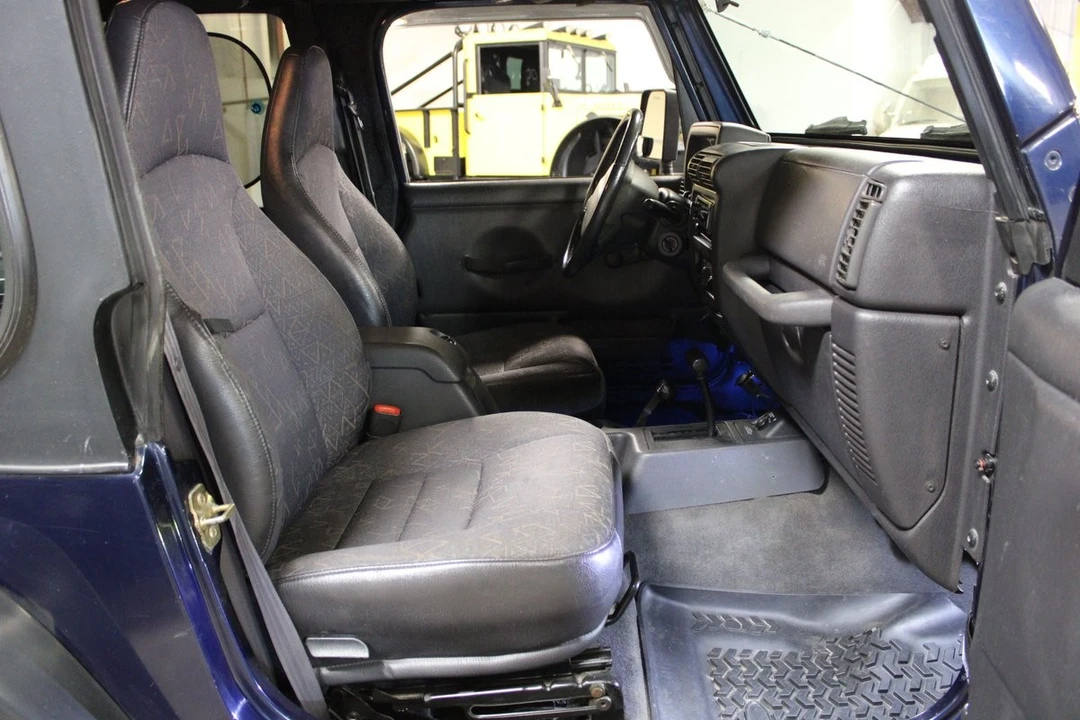 2002 Jeep Wrangler - Image 23 of 31