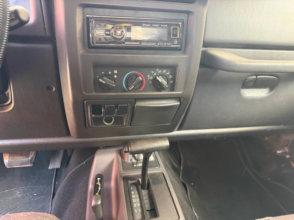 2002 Jeep TJ Wrangler - Image 17 of 19