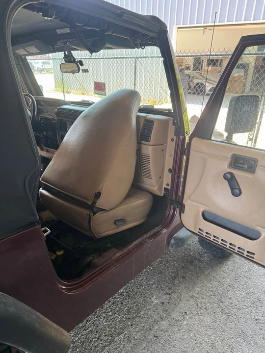 2002 Jeep TJ Wrangler - Image 9 of 13