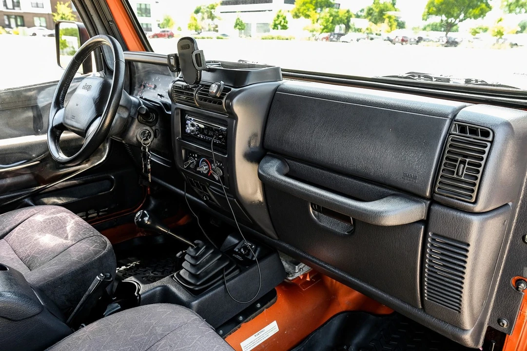 2002 Jeep TJ Wrangler - Image 15 of 31