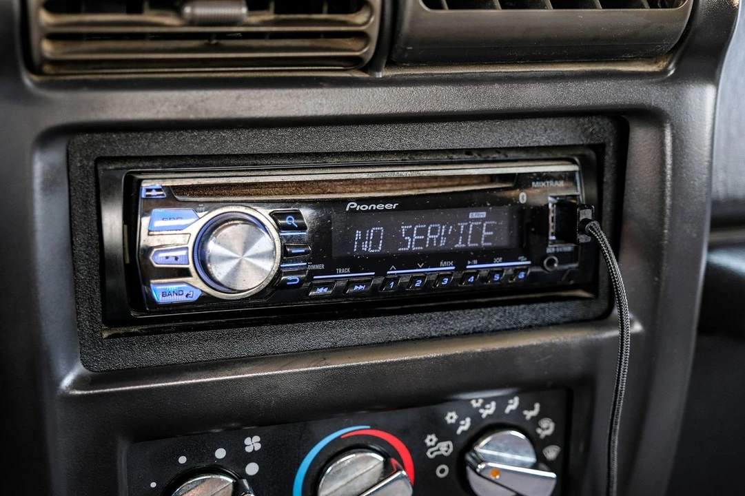 2002 Jeep TJ Wrangler - Image 22 of 31