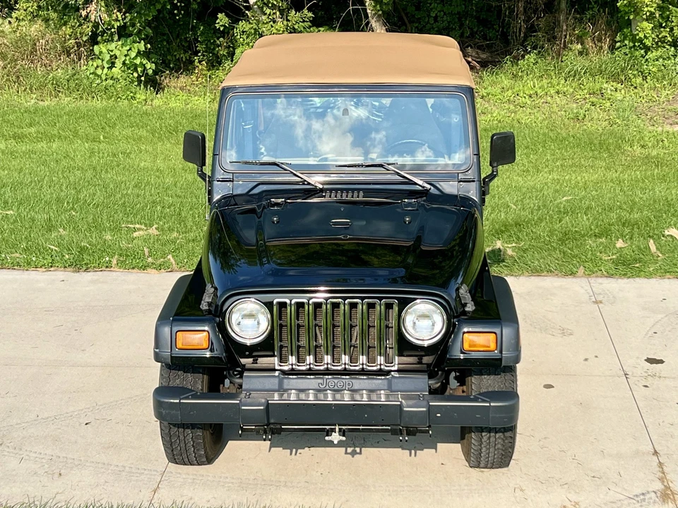 2002 Jeep TJ Wrangler - Image 17 of 31