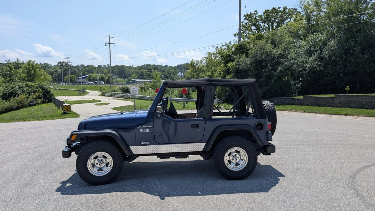 2002 Jeep TJ Wrangler - Image 16 of 31