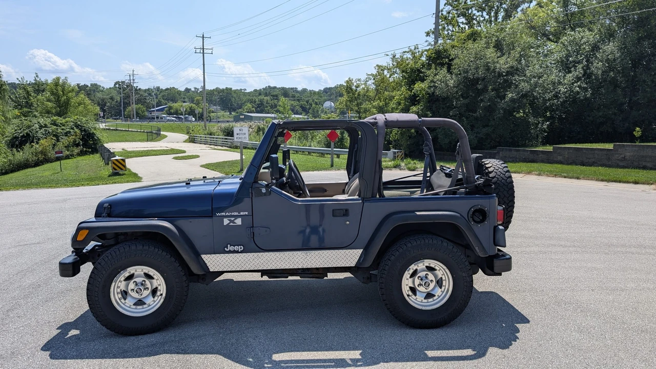 2002 Jeep TJ Wrangler - Image 9 of 31