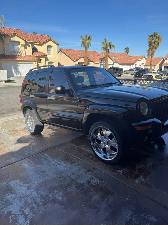 2002 Jeep KJ Liberty - Image 2 of 11