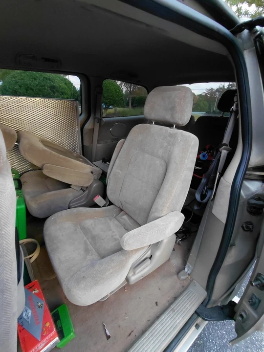 2002 Kia Carnival - Image 18 of 20