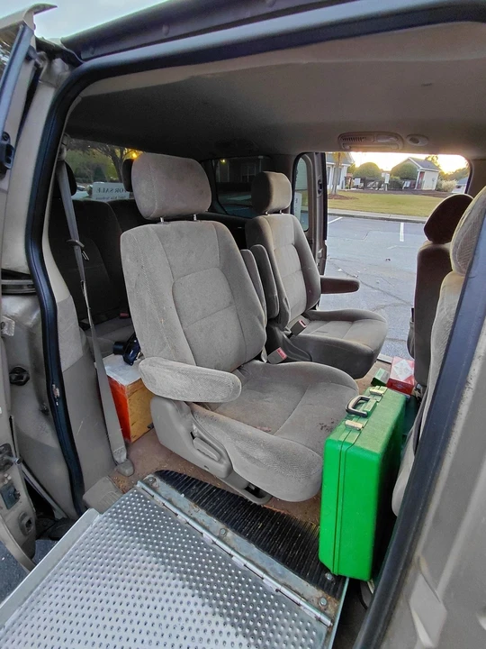 2002 Kia Carnival - Image 19 of 20
