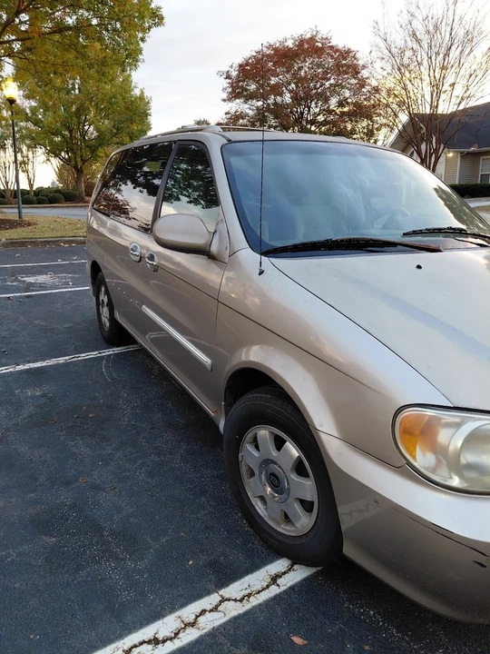 2002 Kia Carnival - Image 8 of 20