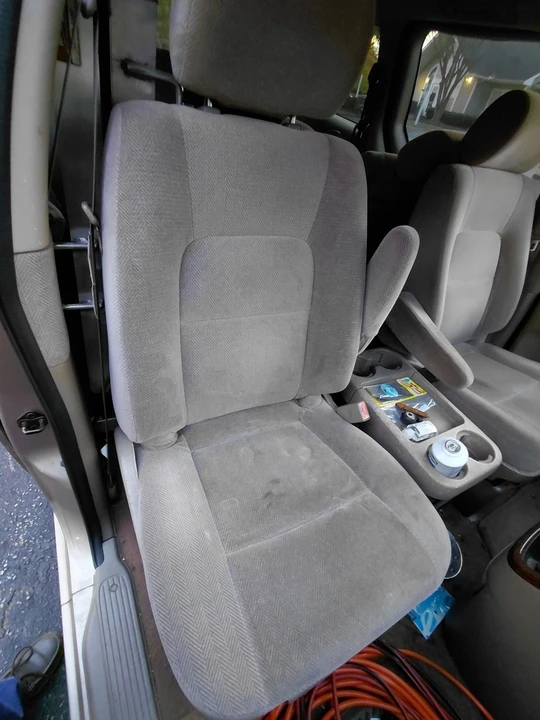 2002 Kia Carnival - Image 15 of 20