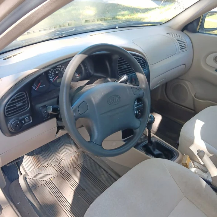 2002 Kia Spectra - Image 13 of 14