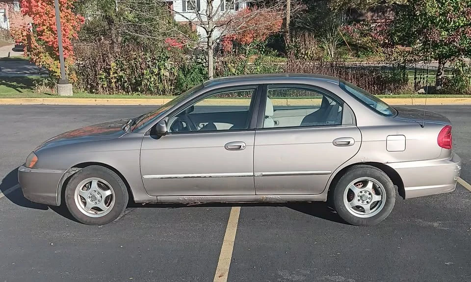 2002 Kia Spectra - Image 5 of 14
