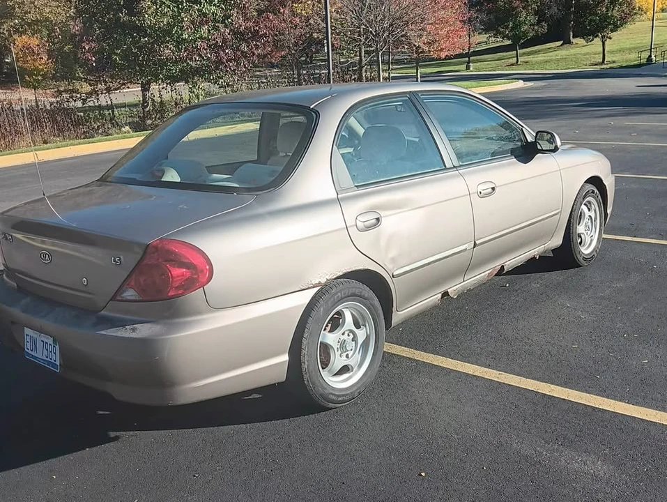 2002 Kia Spectra - Image 3 of 14