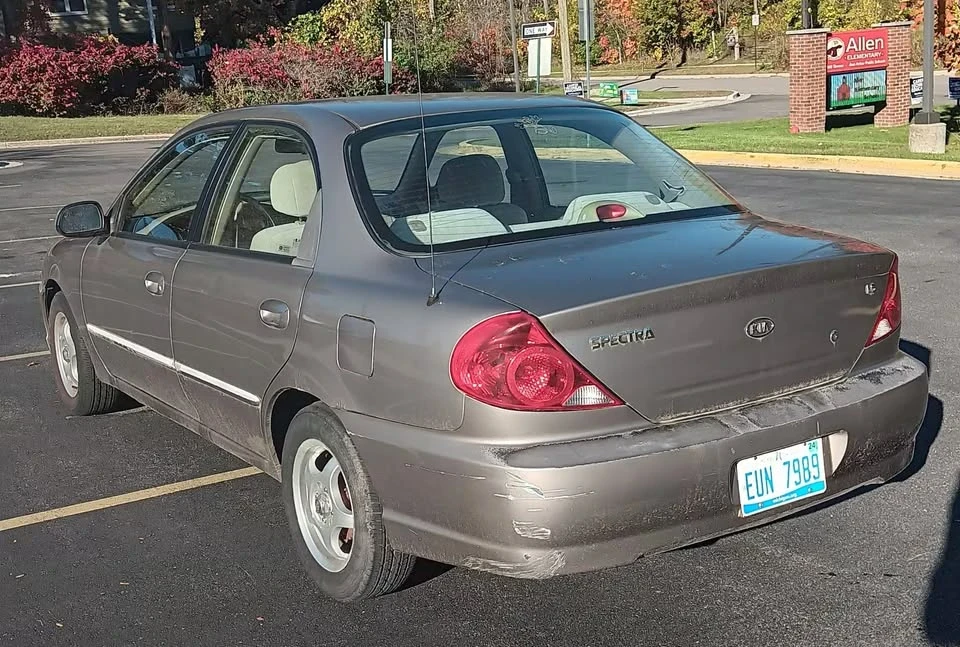 2002 Kia Spectra - Image 4 of 14