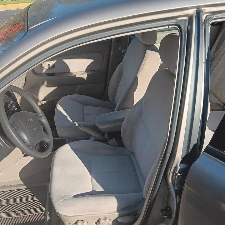 2002 Kia Spectra - Image 9 of 14