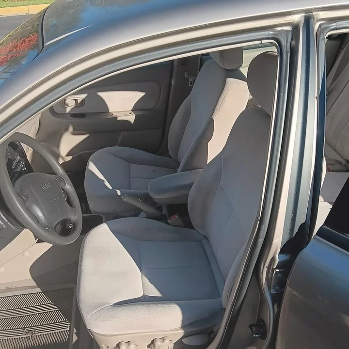 2002 Kia Spectra - Image 9 of 14
