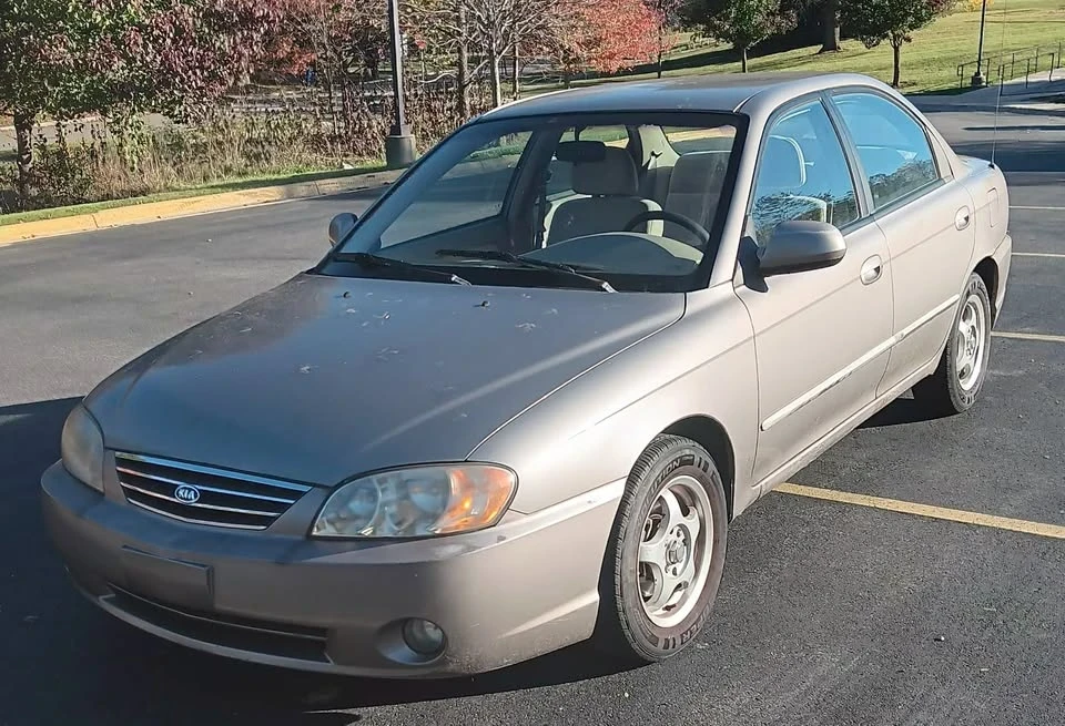 2002 Kia Spectra - Image 6 of 14