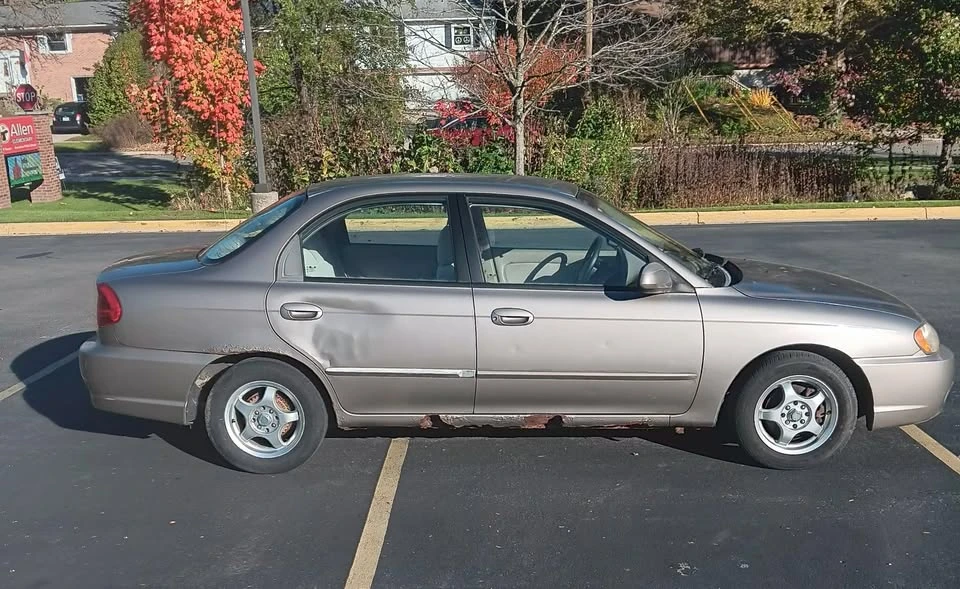 2002 Kia Spectra - Image 2 of 14