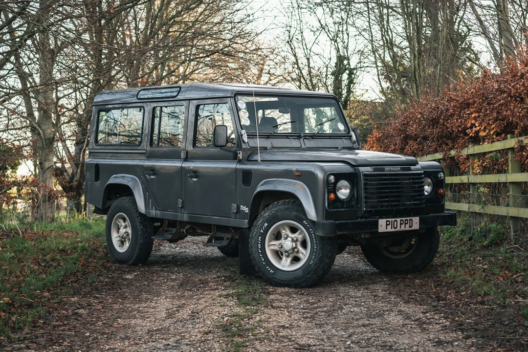 2002 Land Rover Defender 110 - Image 2 of 31