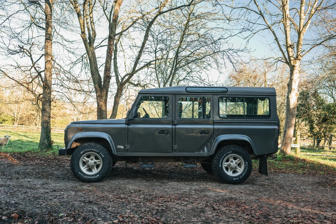 2002 Land Rover Defender 110 - Image 10 of 31
