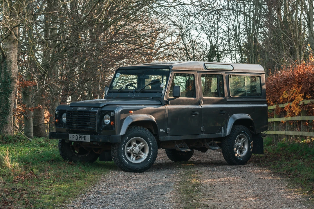 2002 Land Rover Defender 110 - Image 11 of 31