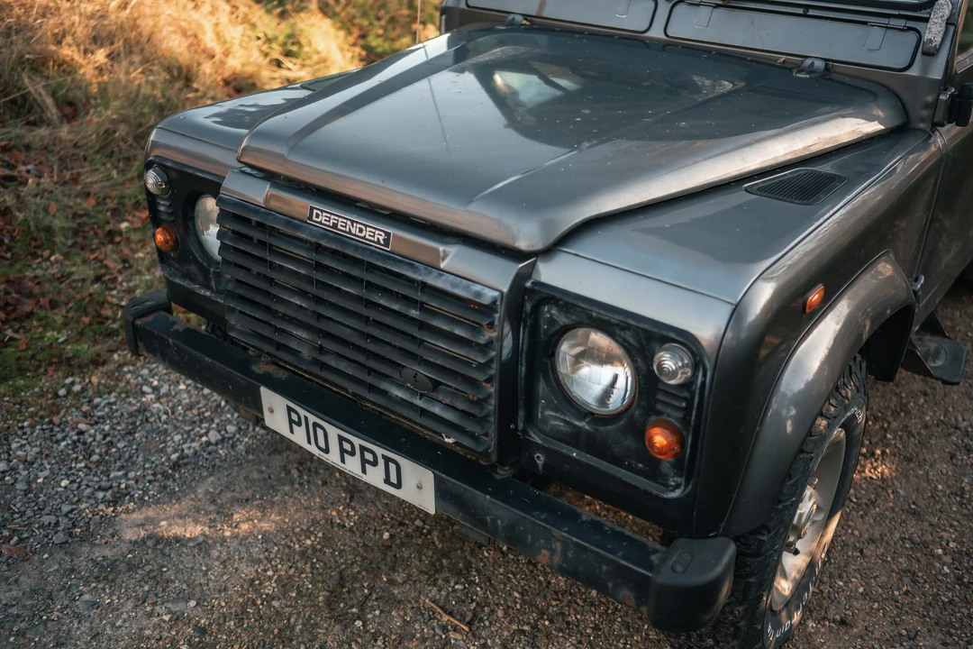 2002 Land Rover Defender 110 - Image 14 of 31