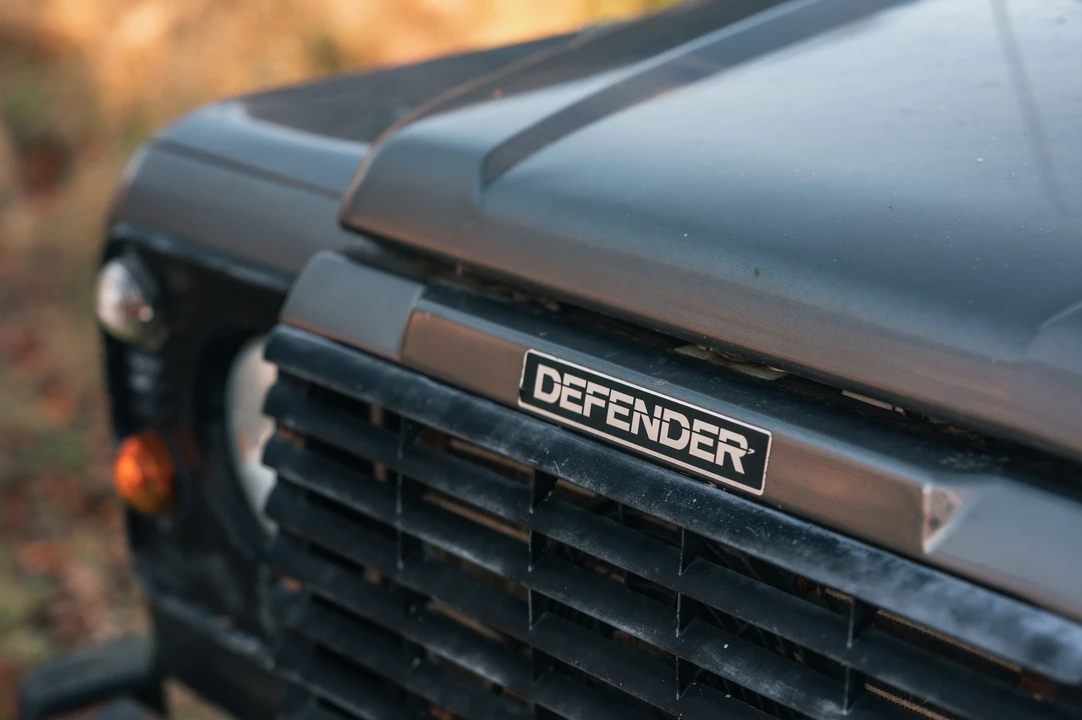 2002 Land Rover Defender 110 - Image 18 of 31