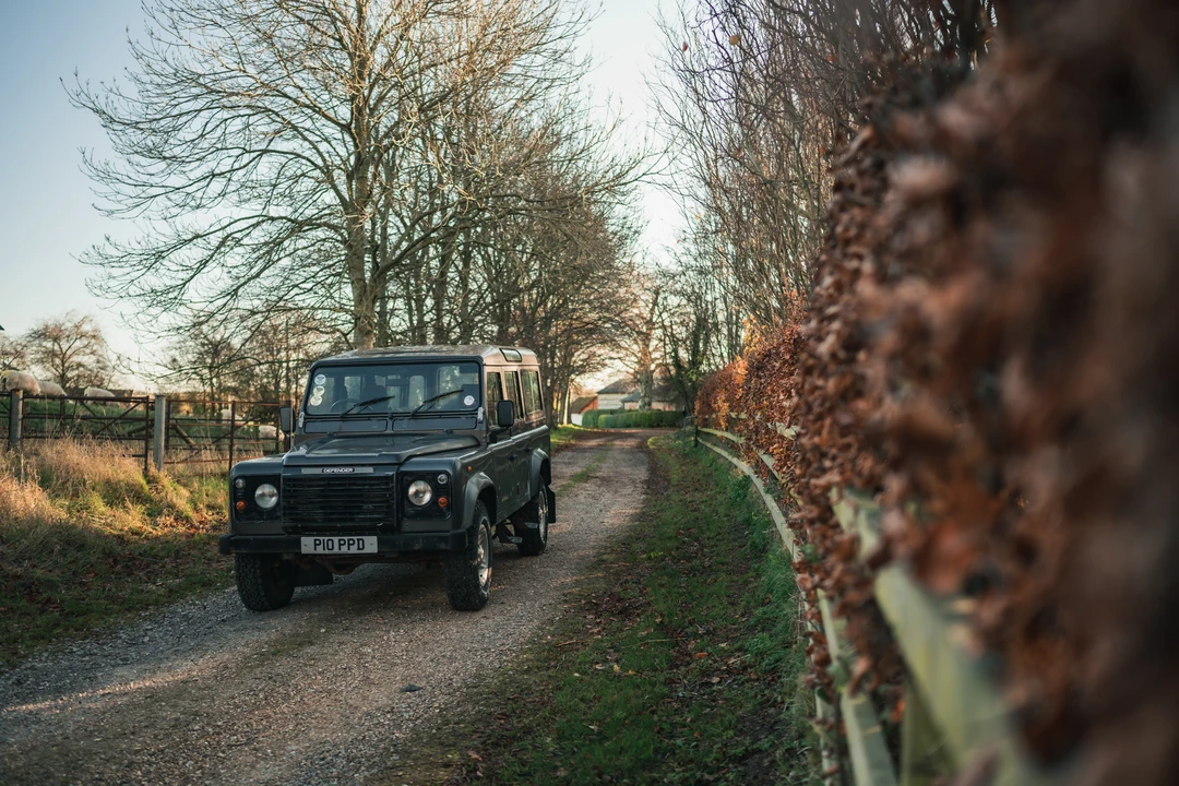 2002 Land Rover Defender 110 - Image 9 of 31