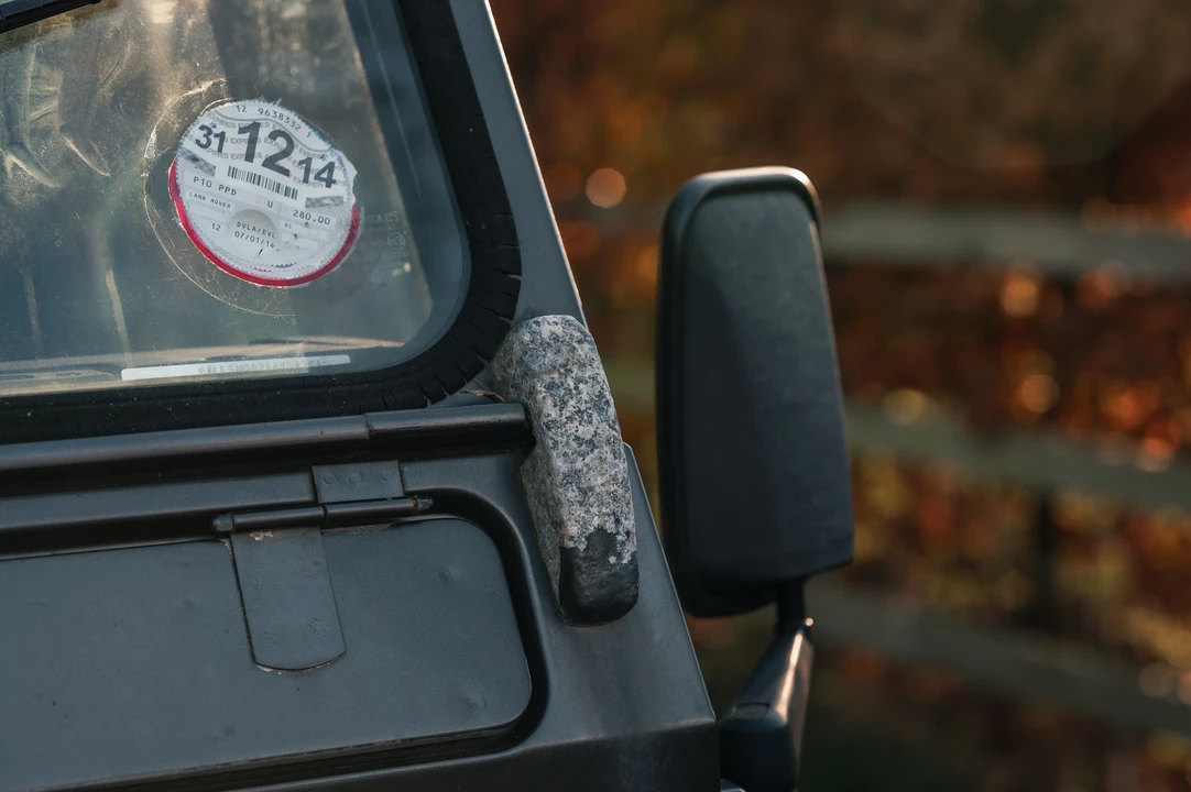 2002 Land Rover Defender 110 - Image 20 of 31