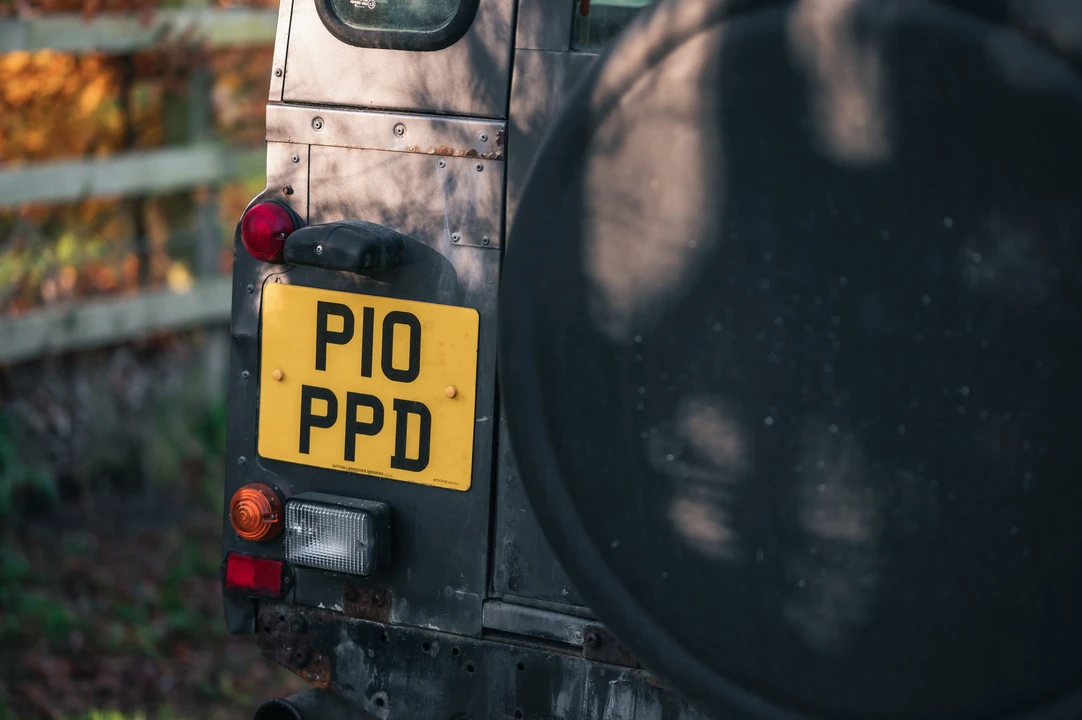 2002 Land Rover Defender 110 - Image 22 of 31