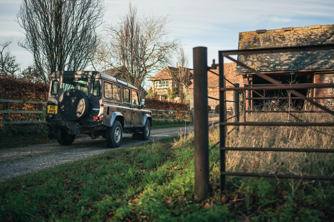 2002 Land Rover Defender 110 - Image 13 of 31