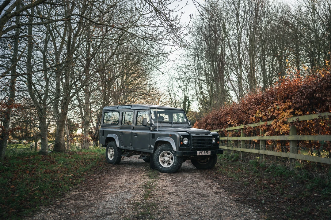 2002 Land Rover Defender 110 - Image 4 of 31