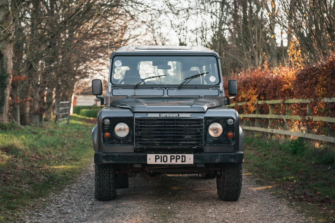 2002 Land Rover Defender 110 - Image 3 of 31