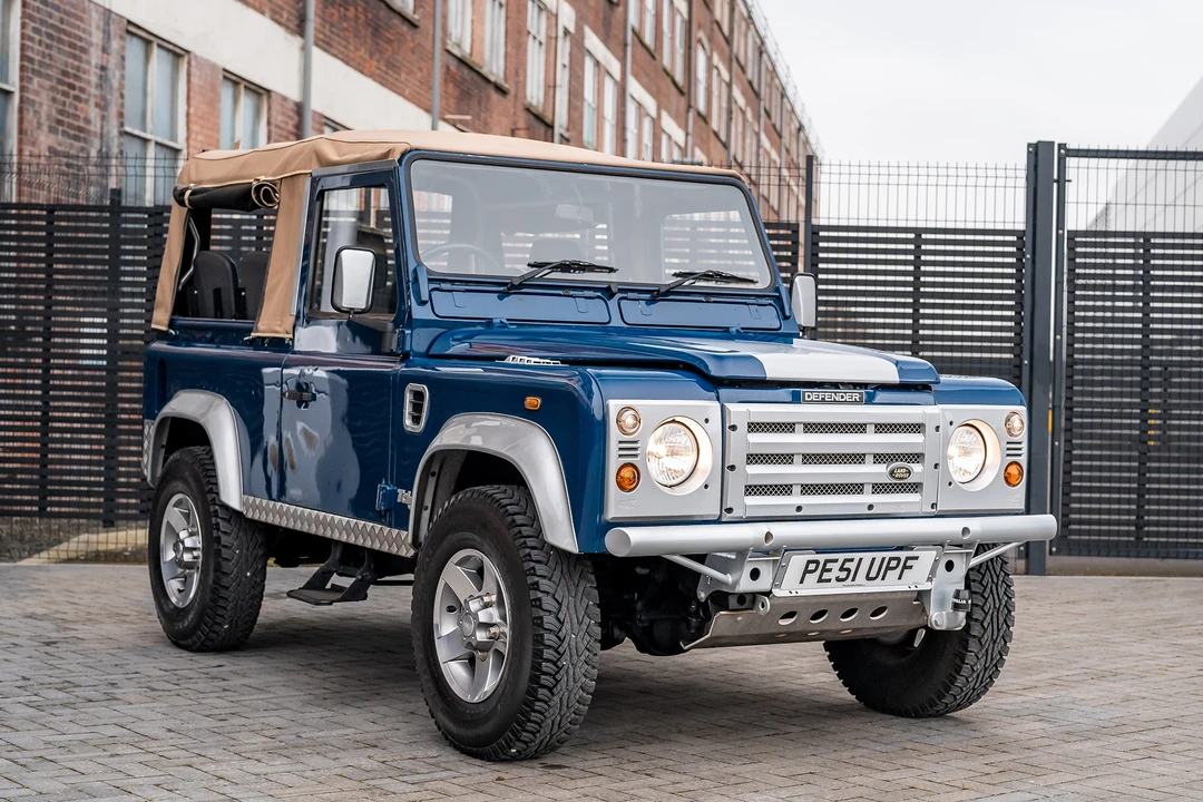 2002 Land Rover Defender 90 - Image 2 of 31