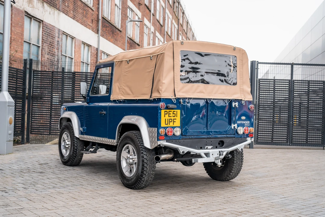 2002 Land Rover Defender 90 - Image 8 of 31
