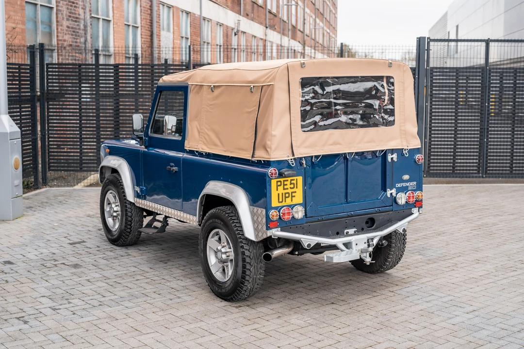 2002 Land Rover Defender 90 - Image 15 of 31
