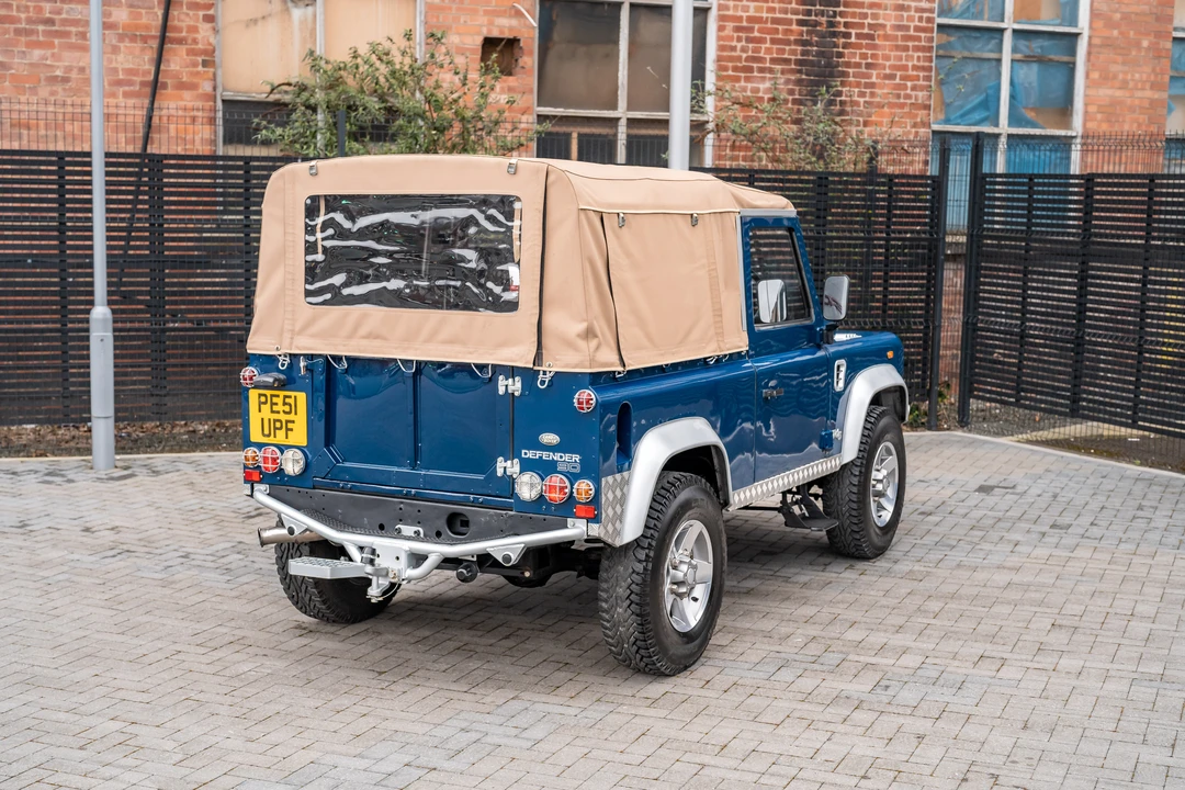 2002 Land Rover Defender 90 - Image 6 of 31