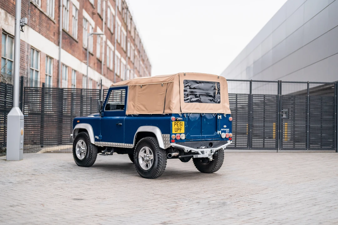2002 Land Rover Defender 90 - Image 16 of 31