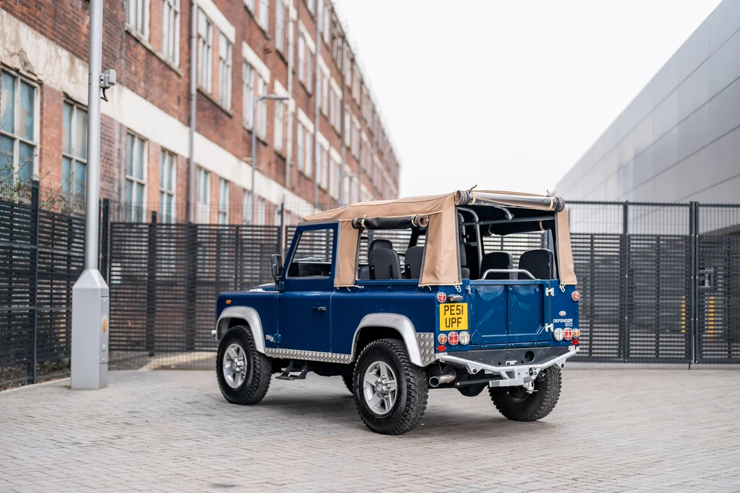 2002 Land Rover Defender 90 - Image 17 of 31
