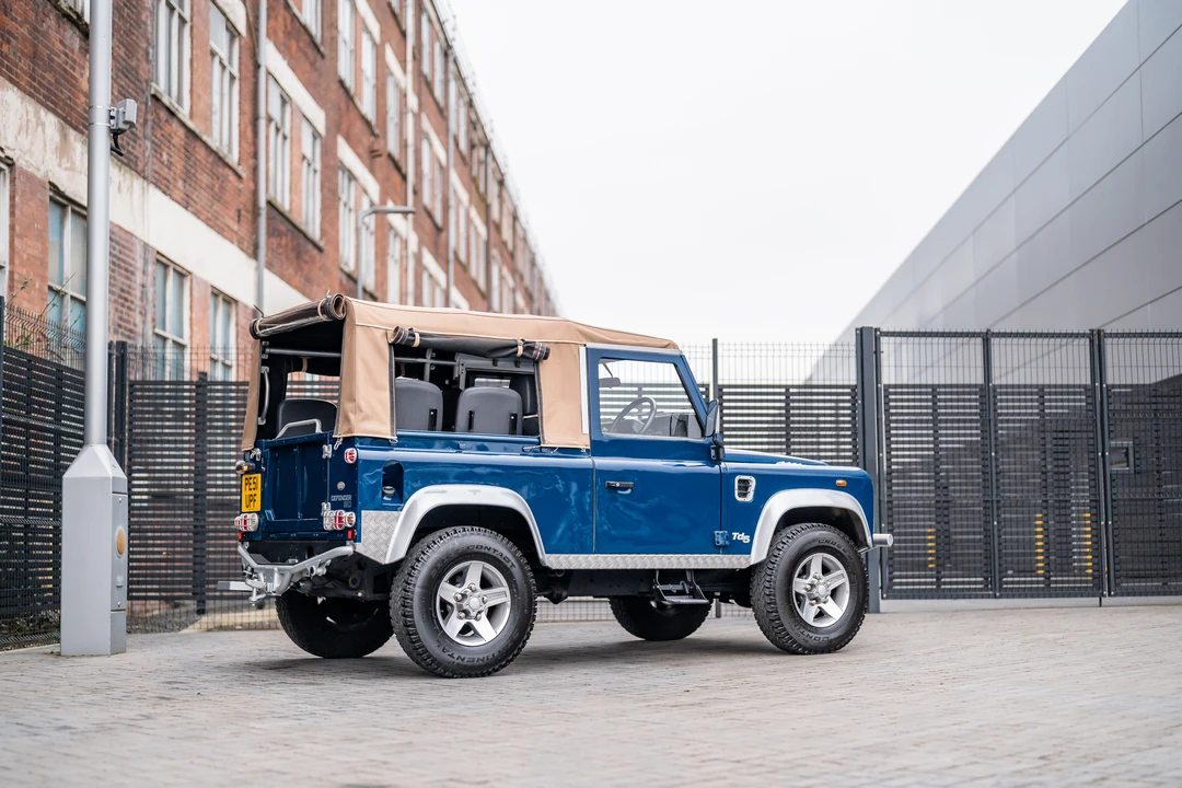 2002 Land Rover Defender 90 - Image 18 of 31
