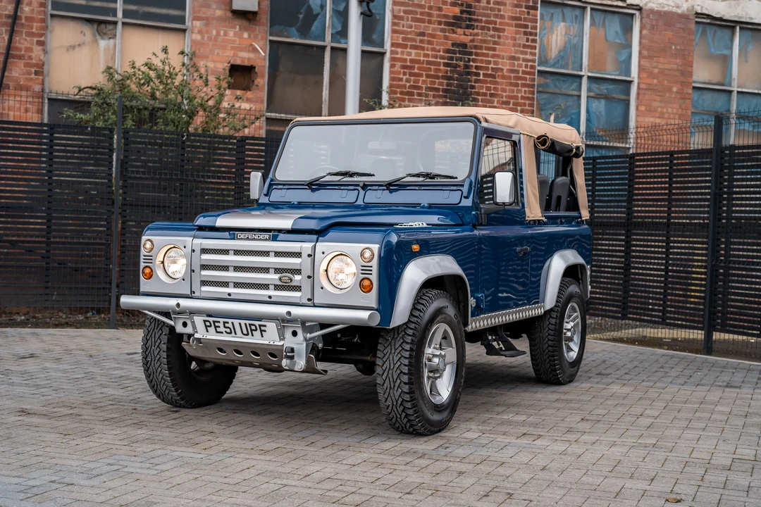 2002 Land Rover Defender 90 - Image 10 of 31