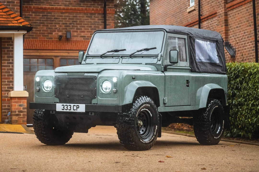 2002 Land Rover Defender 90 - Image 2 of 31