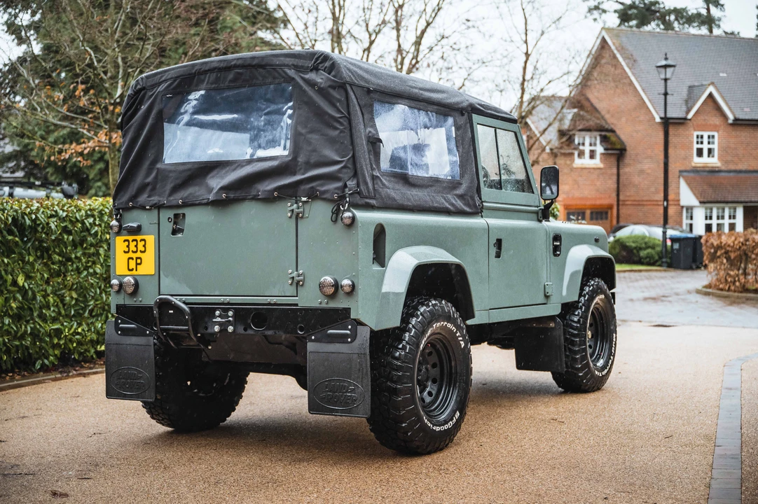 2002 Land Rover Defender 90 - Image 15 of 31