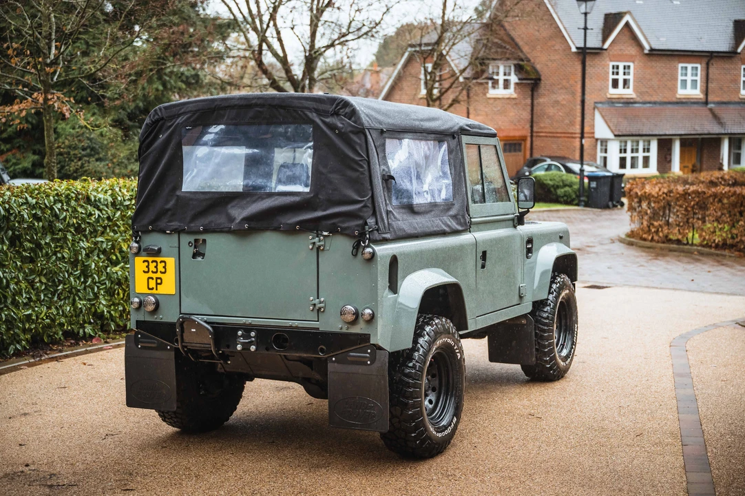 2002 Land Rover Defender 90 - Image 6 of 31