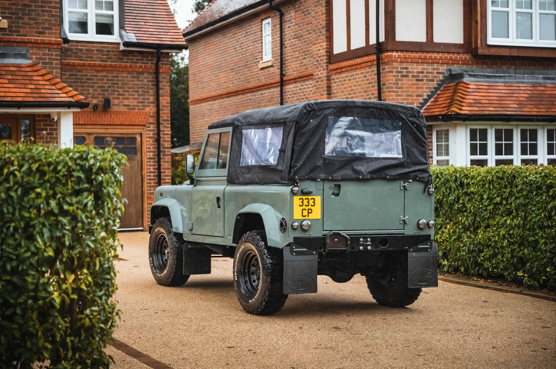 2002 Land Rover Defender 90 - Image 8 of 31