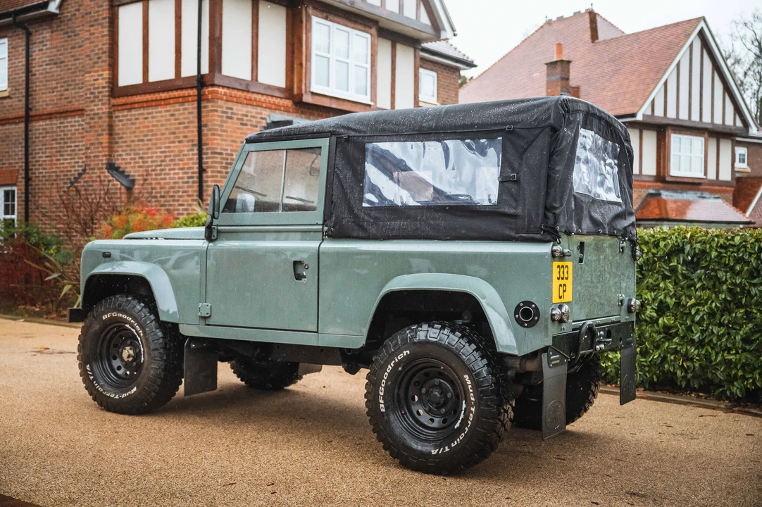 2002 Land Rover Defender 90 - Image 18 of 31