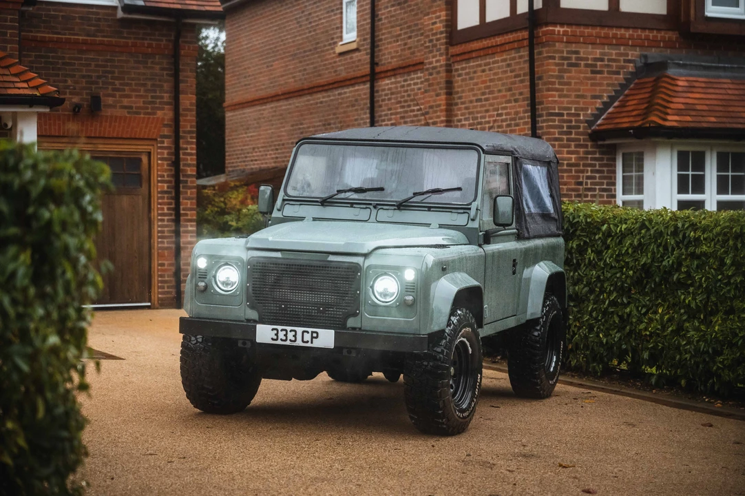 2002 Land Rover Defender 90 - Image 11 of 31