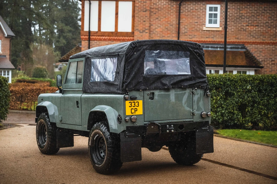 2002 Land Rover Defender 90 - Image 17 of 31