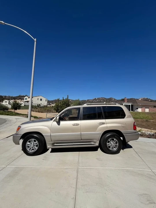 2002 Lexus LX 2nd Gen - Image 4 of 11